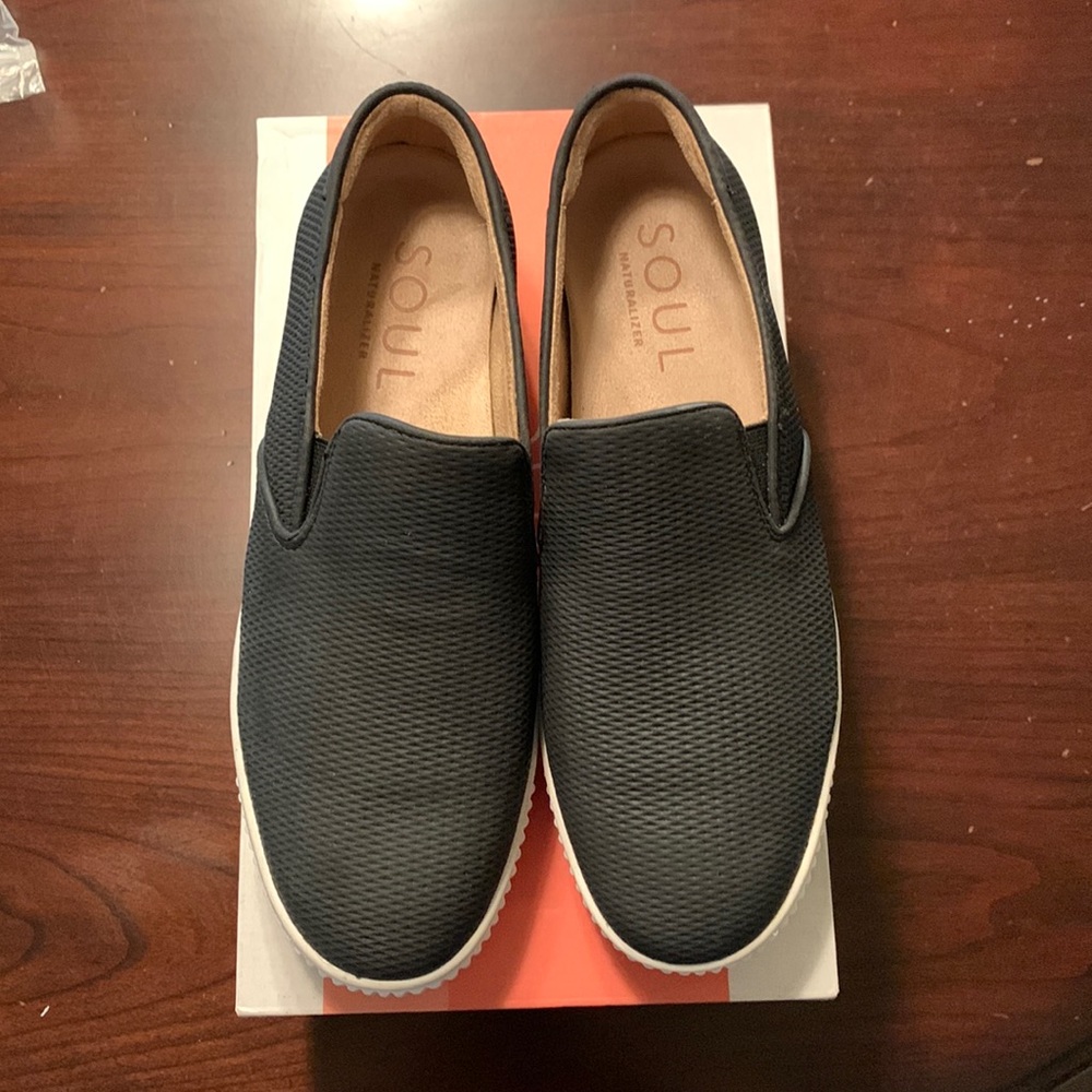 Naturalizer size 8 wide black. ms